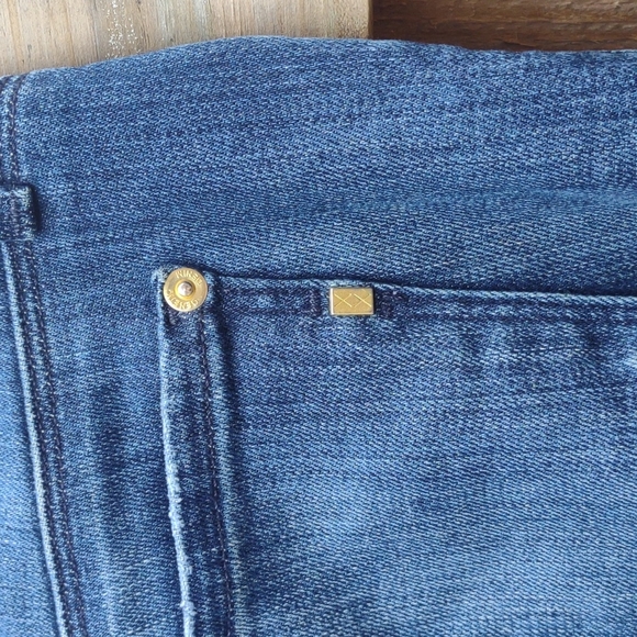 Genetic Denim Leaf fit and flare distressed jeans - Picture 6 of 11